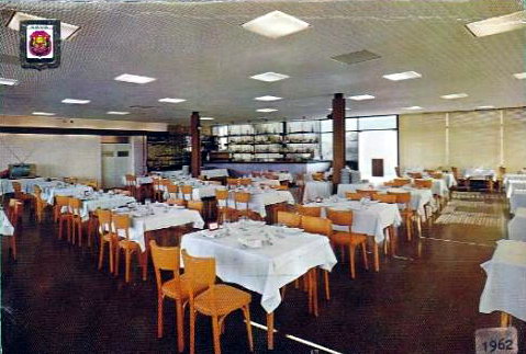 Postal del interior del restaurante de los Baos Capri de Gavà Mar (1962)